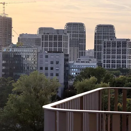 Downtown Petrol Blue Studio, Ac, Wi-fi, Free Parking