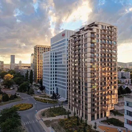 Downtown Petrol Blue Studio, Ac, Wi-fi, Free Parking *
